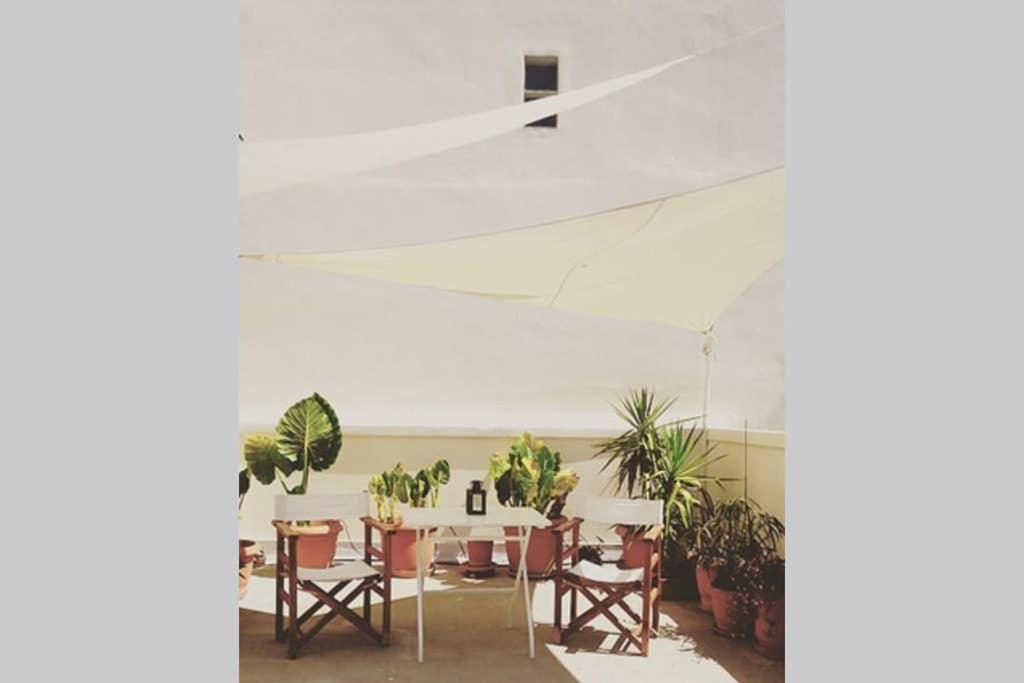 Mid Century 3 Bdr City Centre Townhouse أثينا المظهر الخارجي الصورة