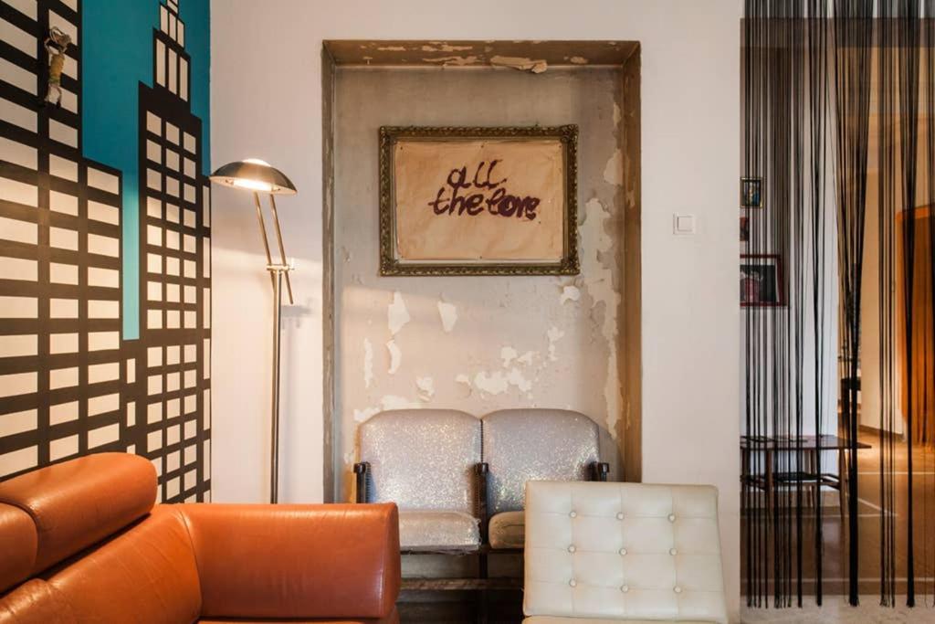 Mid Century 3 Bdr City Centre Townhouse أثينا المظهر الخارجي الصورة